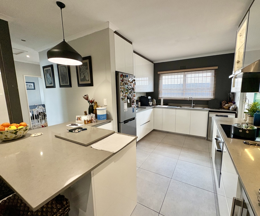3 Bedroom Property for Sale in Sunningdale Western Cape